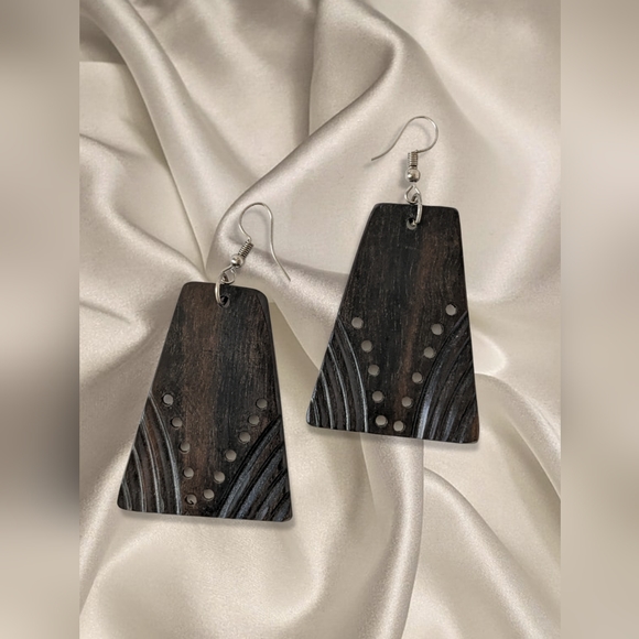 Handmade African wooden Earrings black geometric - Picture 3 of 4